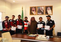مدير عام فرع هيئة الهلال الأحمر السعودي بمنطقة حائل يكرم عدد من المسعفين الأخصائيين والفنيين المتميزين في الميدان