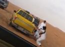 سيارة حكومية يثير تساؤلات عن دور “;مكافحة الفساد”;# بالفيديو.. موظف “; يطعس “; على