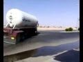 سائقي شاحنات الغاز على طرق الرئيسية #بالفيديو ..مقطع يوضح استهتار