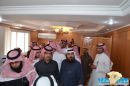 وأحد المواطنين بصوت عالٍ  يقول “; وزارة العمل تشاركني حتى( عيشة عيالي) “;#رجال الأعمال وأصحاب عمل يجتمعون أمام مكتب العمل بحائل