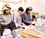 طلاب تقنية يعيدون ترتيب 50 ألف كتاب بأدبي حائل