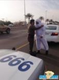 يستوقف ويخالف الشيخ / محمد العريفي على الدائري  بمخالفه غريبة ( تفضل على الغداء )#( بالصور ) رجل أمن بدورية أمنية بمدينة حائل