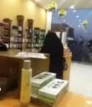 النساء داخل أحد المطاعم بحائل #القبض على عامل  يصوّر