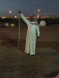 مواطن يقتل أفعى سامة ويطالب أمانه حائل التدخل
