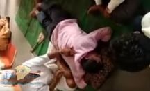 طريقة غريبة لعلاج آلام الظهر بـ الشاكوش