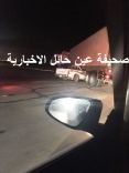 بالصور … قبل قليل حادث شنيع هايلكس تدخل تحت تريلة على طريق بقعاء _ حائل
