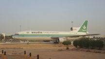 الرحالة السعودي محمد الهمزاني يزور متحف صقر الجزيرة للطيران