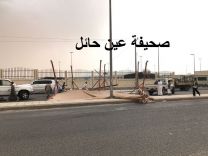 تقطع اسلاك الكهرباء وتنزع عدد من المظلات بسوق الخضار