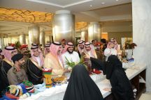 أمير حائل يزور ركن جمعية الاسر المنتجه الدائم بفندق  الملينيوم