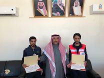 مدير الهلال الاحمر السعودي بحائل يكرم عدد من فني الاسعاف