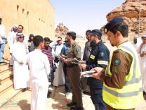 مدني جبة يزور المواقع الأثرية ويقدم المطويات وتعليمات السلامة لمرتاديها .