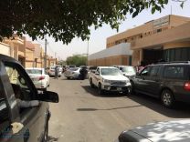 سكان حي المنتزه المجاورون للمتوسطة لـ 26 و الابتدائية الـ 29 متضجرون من تجاهل التعليم لمطالباتهم بفك الاختناق أمام منازلهم
