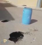 حُفر بجوار مدرسة إبتدائية تُشكل خطراً على الطلاب..