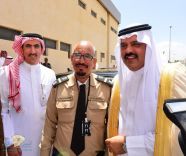 أمير حائل .. يوقف موكبه ليلتقط صوره مع حارس امن بمستشفى الملك خالد