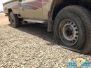 حراس أمن جامعة حائل تفرغ هواء إطارات سيارات طلاب جامعة حائل الاربع  #( بالفيديو __ صــور )  في تصرف غريب وغير مسبوق