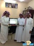 يُكرم  رئيس تحرير “; صحيفة عين حائل الإخبارية “; الأستاذ / منيف الفرحان #مدير مكتب الخدمات البلدية بالناصرية السليطي
