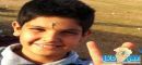 بالصور __طفل الـ ( 11 ) سنة يهوى العقارب ويحب العيش معَها .!!
