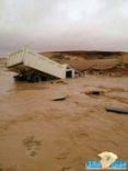 جثة فلبيني جرفته السيول في العويقيلة#فرق الدفاع المدني تنتشل