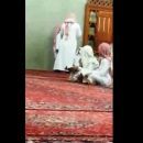للجلد بـ”; لي “;داخل مسجد#فيديو: أطفال يتعرضون