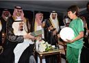 وصل سومه مليوني ريال.. والهدية الأخرى ساعتان “;رولكس”;#”;الطفل الطائر”;: “;قلم الملك”;