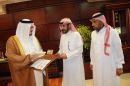 لأعضاء نادي الصم بحائل #الأمير عبدالله بن خالد  يسلم مكافأة الأمير سعود بن عبدالمحسن