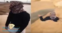 بالفيديو … شاب سعودي يغامر بنفسه ويسبح داخل عباره سيول