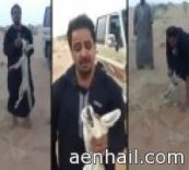 على ممثل سعودي معروف «عذب ثعلب» بصورة مقززة