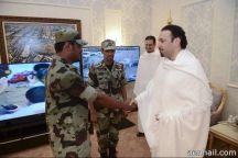 تم تداول صورته وهو يرش الماء البارد على الحجاج