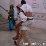 كشاف يحمل حاجاً مسناً على ظهره 2 كلم