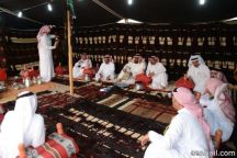 بيت الشعر والهجن والحرف اليدوية القديمة في حياة البادية