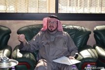 ويجتمع عقبها بالمقاولين المنفذين للمشاريع ويناقشهم حولها