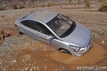 ينقذ مواطن بعدما علق بسيارته في قاع مستنقع بمدينة تربة