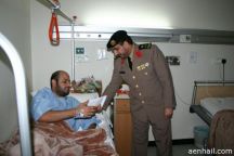يزور رجل أمن تعرض لحادث دهس