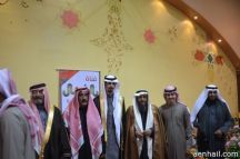 يـحـتـفـل بـزواجـة