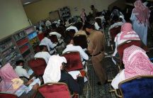 127 نزيلا بسجون حائل يؤدون الاختبارات النصفية للفصل الدراسي الأول بجامعة الإمام محمد بن سعود الإسلامية