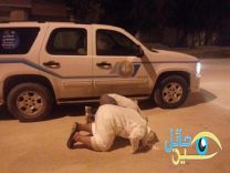 صورة: أعضاء هيئة يسجدون شكراً بعد إعفاء آل الشيخ