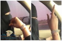 سعودية تقود سيارة على أحد الطرق السريعة وتلوح بيديها على أنغام الشيلة