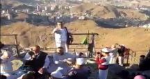 بالفيديو: طقوس غريبة أعلى جبل غار حراء بمكة.. شاهد ماذا يفعل هؤلاء!