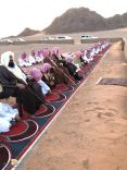 أهالي قرية المهاش يؤدون صلاة العيد ..