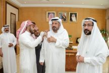 استقبل مساعد مدير عام الشئون الصحية بمنطقة حائل للصحة العامة الدكتور الملق  وتلقى سموه التطعيم بلقاح الانفلونزا الموسمية