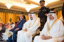 خادم الحرمين الشريفين والرئيس اليمني يؤديان صلاة العيد في المسجد الحرام