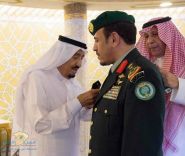 خادم الحرمين الشريفين يقلد رئيس الحرس الملكي رتبته الجديدة