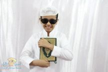 طفل كفيف يقهر الظلام ويتفوق في حفظ القرآن الكريم بامتياز