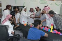 يشرك ذوي الإعاقة بمسابقة تنافسيه مع الاسوياءدون تفرقه او مجامله