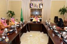 الأمير عبدالعزيز بن سعد  ترأس اجتماعا حول حول مستقبل خدمات العمل والتنمية الاجتماعية بالمنطقة
