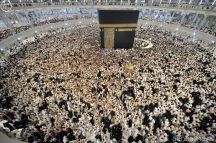 بالصور.. أكثر من 2 مليون مصلٍ يؤدون صلاتي العشاء والتراويح بالمسجد الحرام الليلة الماضية