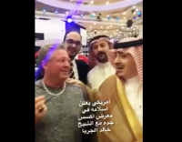 أمريكي يشهر إسلامه على يد الجربا وسط معرض “أكسس” للسيارات بجدة