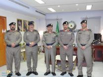 مدير الدفاع المدني بمنطقة حائل قلد عددا من الضباط من منسوبي مديرية المنطقة رتبهم الجديدة