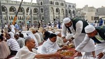 لجنة السقاية بمكة تصدر ضوابط جديدة لإفطار صائم بساحات المسجد الحرام