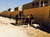صلاة الميت على قبر خادم الحرمين عقب إنهائهم عملهم